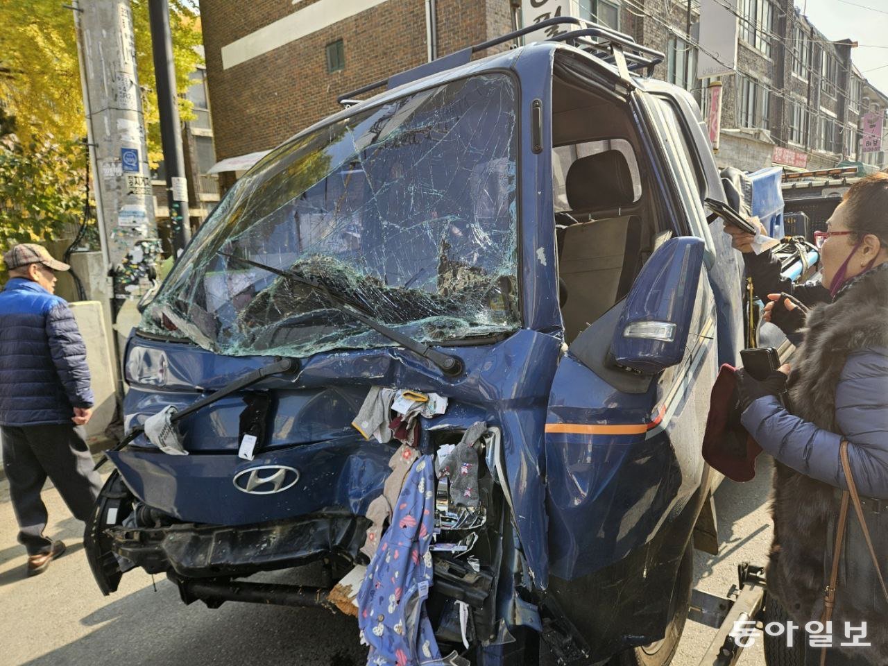 부천 시장 돌진차량 견인 중 찍은 사진. 부천=공승배 기자