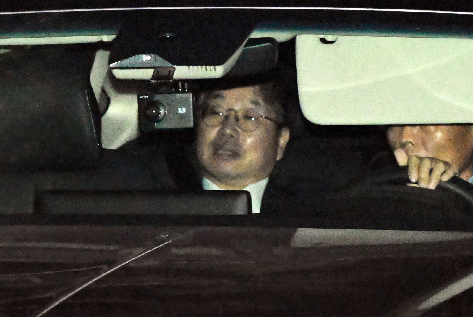 대장동 개발비리 사건 항소 포기 여파로 사의를 표명한 노만석 검찰총장 직무대행이 12일 서울 서초구 대검찰청에서 퇴근하고 있다. (공동취재) 2025.11.12/뉴스1