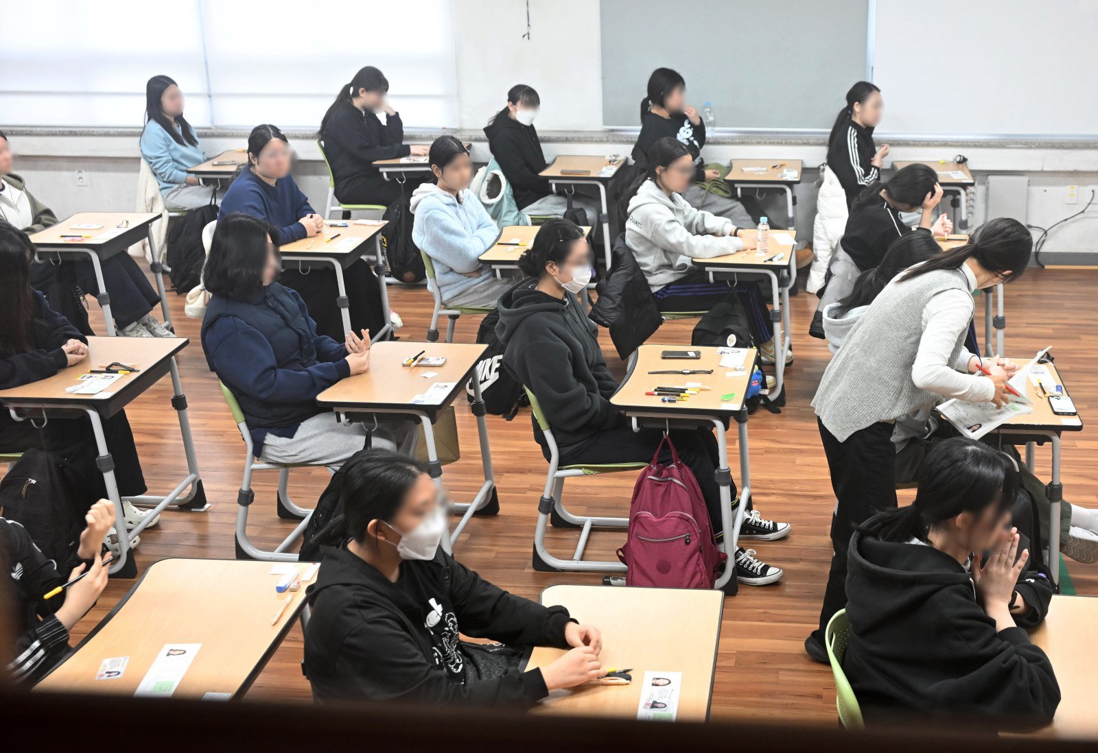 2026학년도 대학수학능력시험일인 13일 오전 부산시교육청 22지구 제15시험장인 부산 연제구 연제고등학교에서 수험생들이 시험 시작을 준비하고 있다. 2025.11.13 사진공동취재