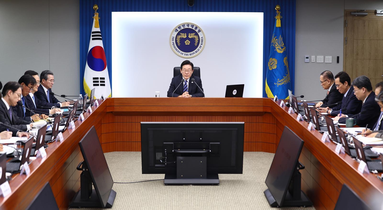 이재명 대통령이 13일 서울 용산 대통령실 청사에서 열린 수석보좌관회의에서 발언하고 있다. (대통령실통신사진기자단) 뉴시스