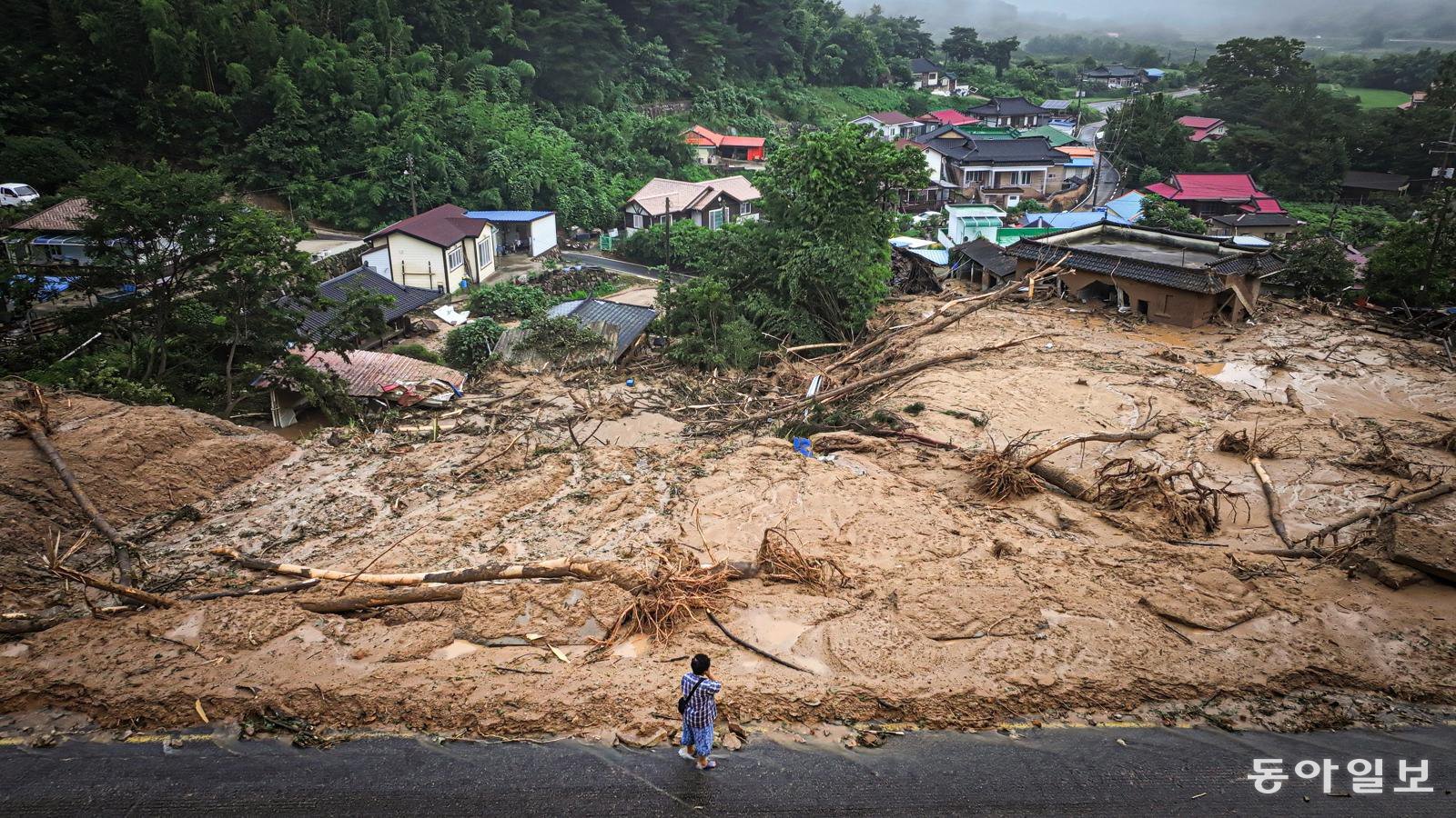 제271회 이달의 보도사진상 뉴스 부문 우수상 ‘바라볼 수밖에 없는 상흔’. 박형기 기자 oneshot@donga.com