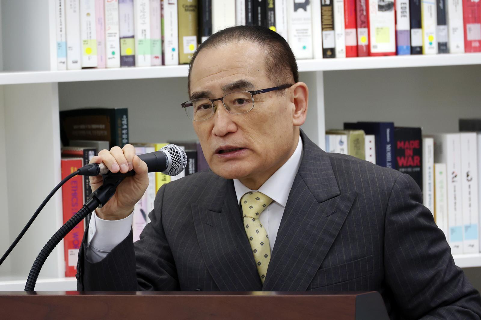 더불어민주당 외교안보특보단장인 위성락 의원이 4일 오후 서울 여의도 국회도서관에서 열린 계엄 이후, 외교·국방·정보기관 개혁과제 연속토론회에서 개회사를 하고 있다. 2025.02.04. [서울=뉴시스]