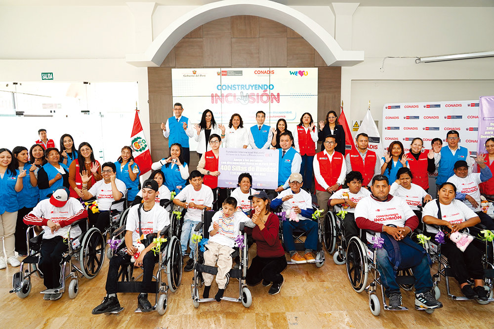 페루 장애인 가정 400세대에 휠체어를 기증했다. 국제위러브유운동본부 제공