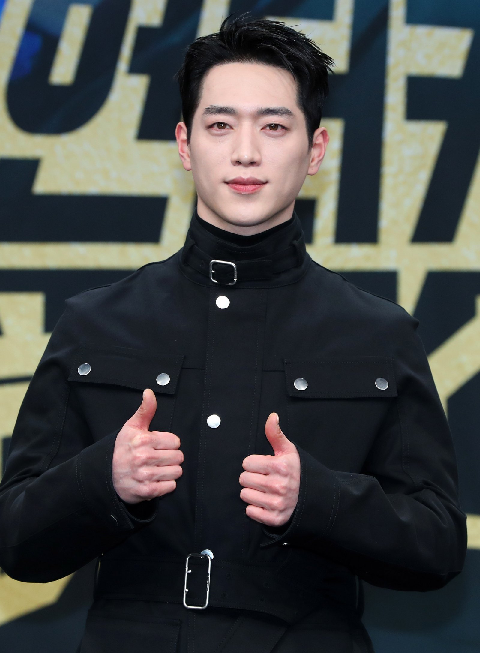 배우 서강준이 20일 오후 서울 마포구 MBC사옥에서 열린 MBC 금토드라마 ‘언더커버 하이스쿨’ 제작발표회에서 포즈를 취하고 있다.  ‘언더커버 하이스쿨’은 고종 황제의 사라진 금괴의 행방을 쫓기 위해 고등학생으로 위장 잠입한 국정원 요원의 좌충우돌 ‘N차 고딩’ 활약기를 담았다. 서강준, 진기주, 김신록, 전배수, 김민주, 박세현 등이 출연하며 오는 21일 밤 9시 50분에 첫 방송된다. 2025.02.20.[서울=뉴시스]