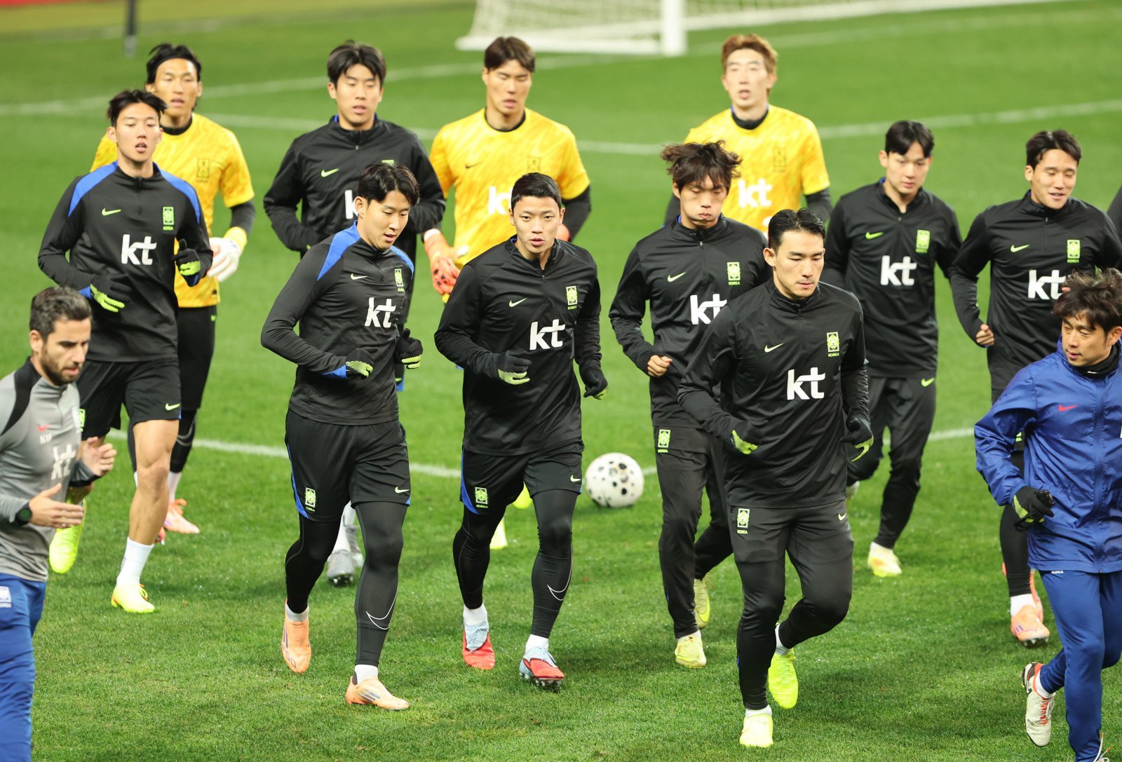 축구 국가대표팀 손흥민과 황희찬 등 선수들이 13일 대전 유성구 대전월드컵경기장에서 볼리비아 국가대표팀과 친선경기를 앞두고 훈련을 하고 있다. 대한민국 축구 국가대표팀과 볼리비아의 친선경기는 14일 오후 8시 대전월드컵경기장에서 열린다. 2025.11.13/뉴스1