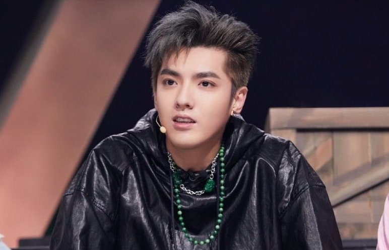 전 EXO 멤버 크리스 우가 중국 교도소에서 사망했다는 소문이 SNS를 통해 급속 확산되고 있다. 폭행 사망설부터 단식설까지 루머가 퍼지지만 당국은 공식 입장을 내놓지 않은 상황이다. 온라인커뮤니티 / 뉴스1