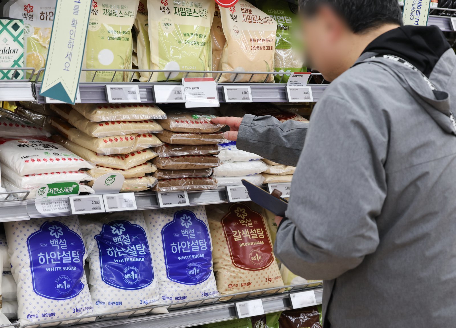 9일 서울 도심의 한 대형마트에 설탕이 진열되어 있다. 2025.3.9/뉴스1