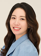 [동아시론/이은경]자극의 시대, 조용히 헐거워진 가족
