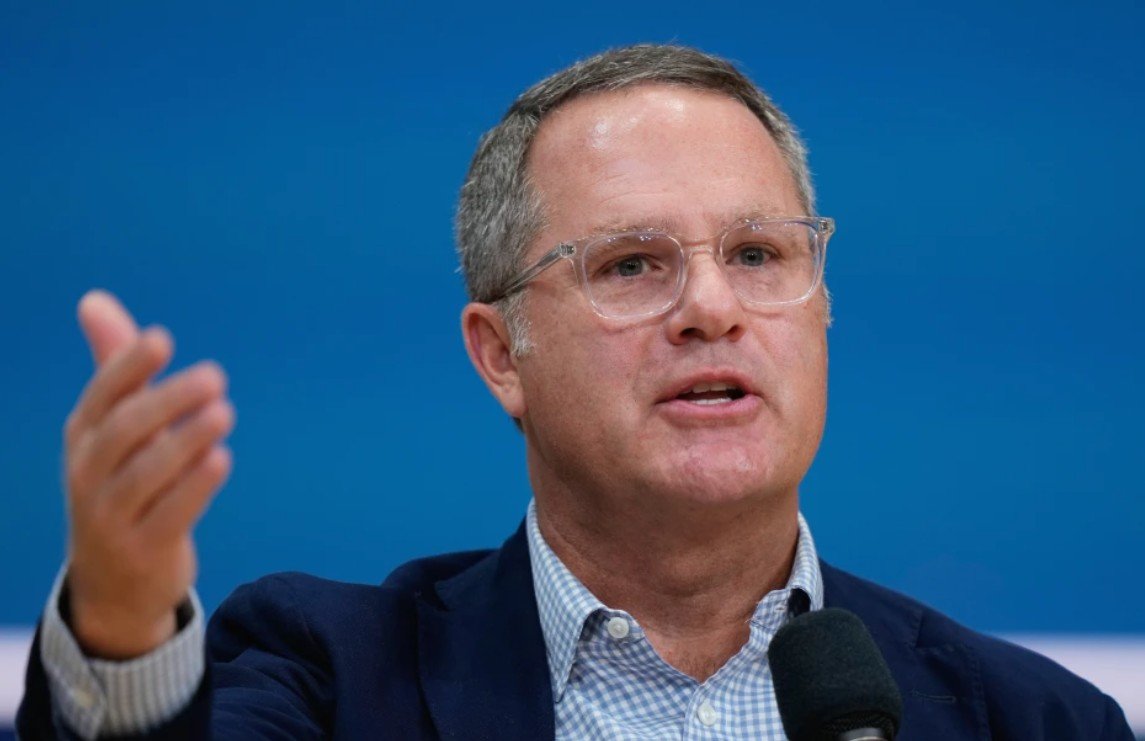 미국 최대 유통업체 월마트의 최고경영자(CEO) 더그 맥밀런이 9월 25일 아칸소주 벤튼빌에서 열린 한 회의에서 연설하고 있다. 벤튼빌=AP 뉴시스