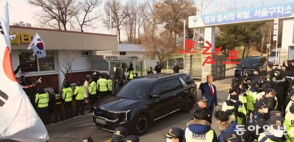 윤석열 전 대통령을 지지하는 한 소셜미디어 그룹에 올라온 사진. 게시자는 “도널드 트럼프 미국 대통령이 지난달 아시아태평양경제협력체(APEC) 정상회의 참석차 방한했을 당시 윤 전 대통령을 면회하기 위해 서울구치소를 비밀리에 방문했다”고 주장했습니다. 당연히 합성된 가짜 사진이었습니다. 소셜미디어 캡처