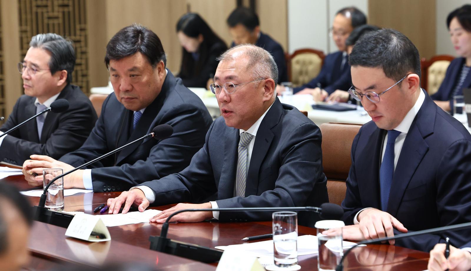 정의선 현대자동차 그룹 회장이 16일 서울 용산 대통령실 청사에서 열린 한미 관세협상 후속 민관 합동회의에서 발언하고 있다. (대통령실통신사진기자단) 2025.11.16. 뉴시스
