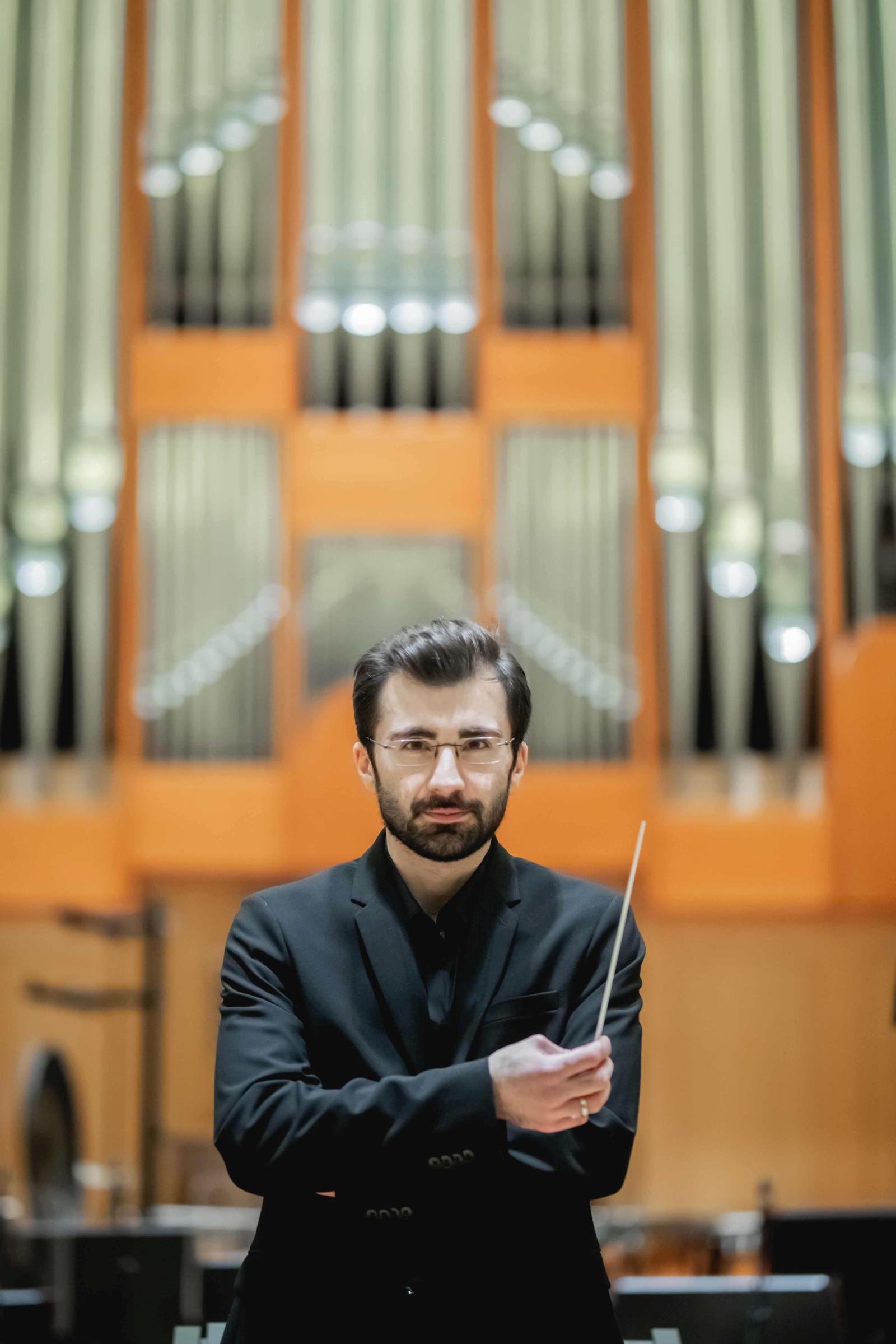 지휘자 카키 솔롬니쉬빌리.