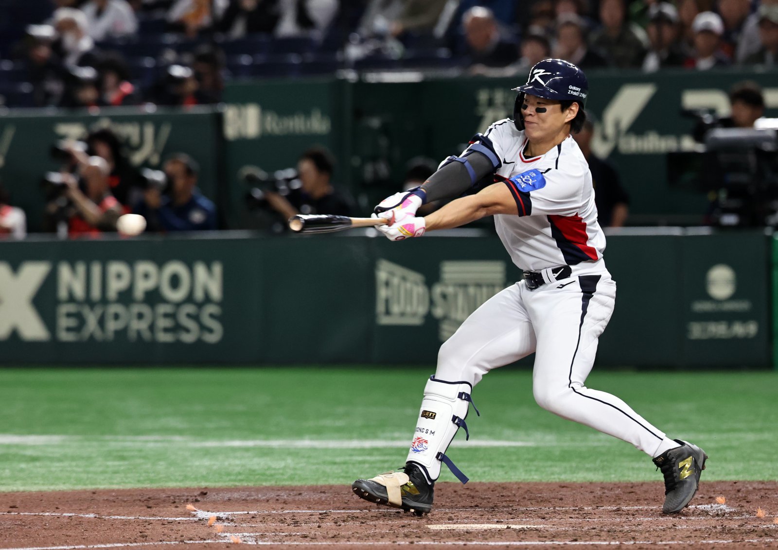 16일 오후 일본 도쿄돔에서 열린 월드베이스볼클래식(WBC) 대비 평가전 ‘2025 케이 베이스볼 시리즈(K-BASEBALL SERIES)’ 일본과의 2차전 경기. 대한민국 송성문이 3회말 1사 만루 상황때 2타점 적시타를 치고 있다. 2025.11.16/뉴스1