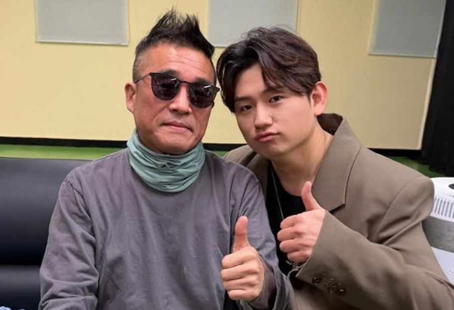 가수 김건모가 후배 우디와 만나 6년 만에 근황을 공개했다. 2019년 성폭행 의혹 무혐의 처분 후 연예계 활동을 중단했던 그는 현재 라이브 투어를 통해 팬들과 소통하며 감사 인사를 전하고 있다. 사진=우디 SNS 캡처