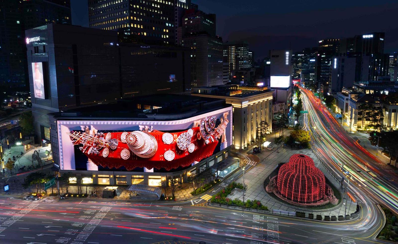 ‘시간을 잇는 마법의 세계’라는 주제의 크리스마스 영상을 선보이는 신세계스퀘어.