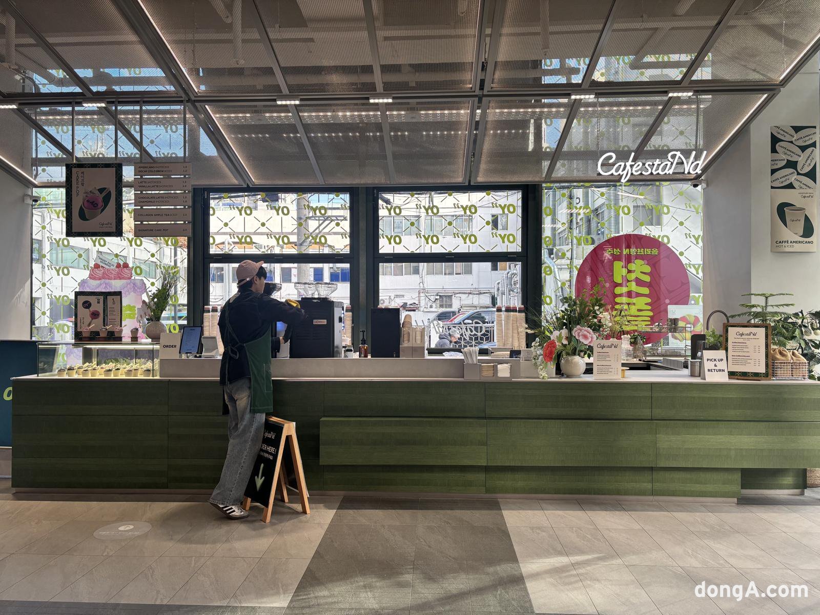 올리브영N성수 1층 카페. 황소영 기자 fangso@donga.com