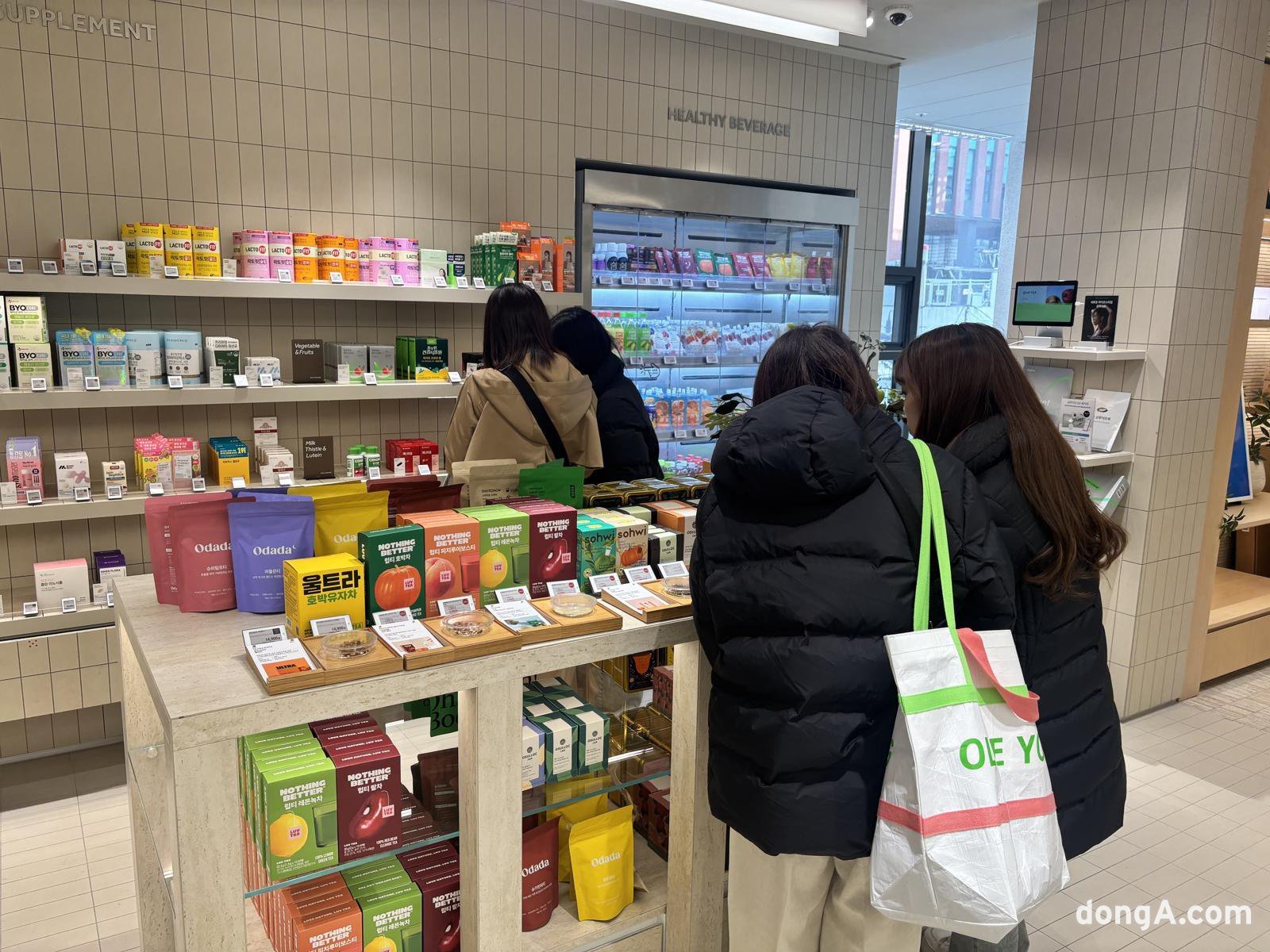 올리브영N성수 1층 카페. 황소영 기자 fangso@donga.com