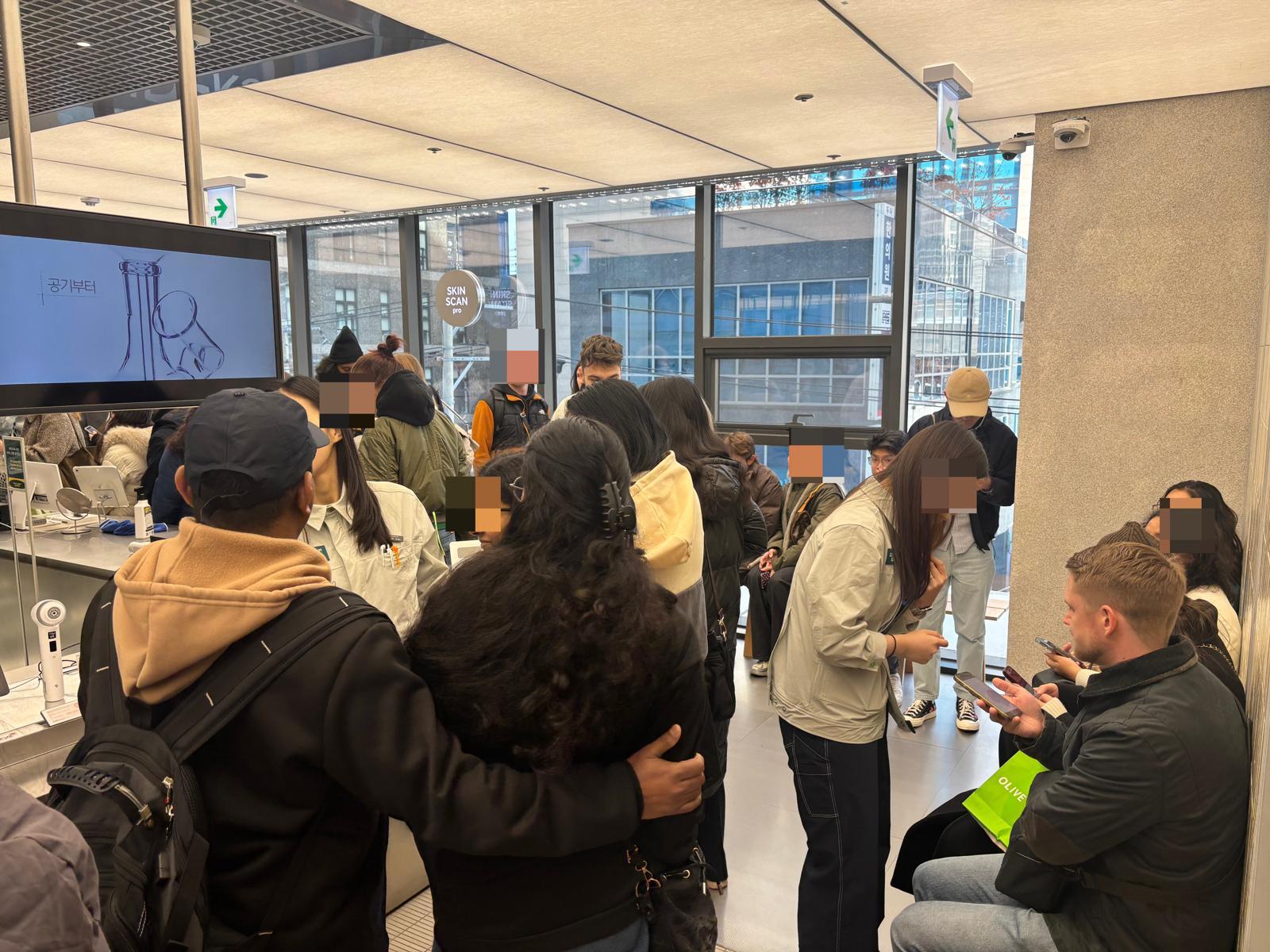 올리브영N성수 3층 스킨앤스컬프컨설팅 존. 오픈과 동시에 예약이 마감됐다. 황소영 기자 fangso@donga.com