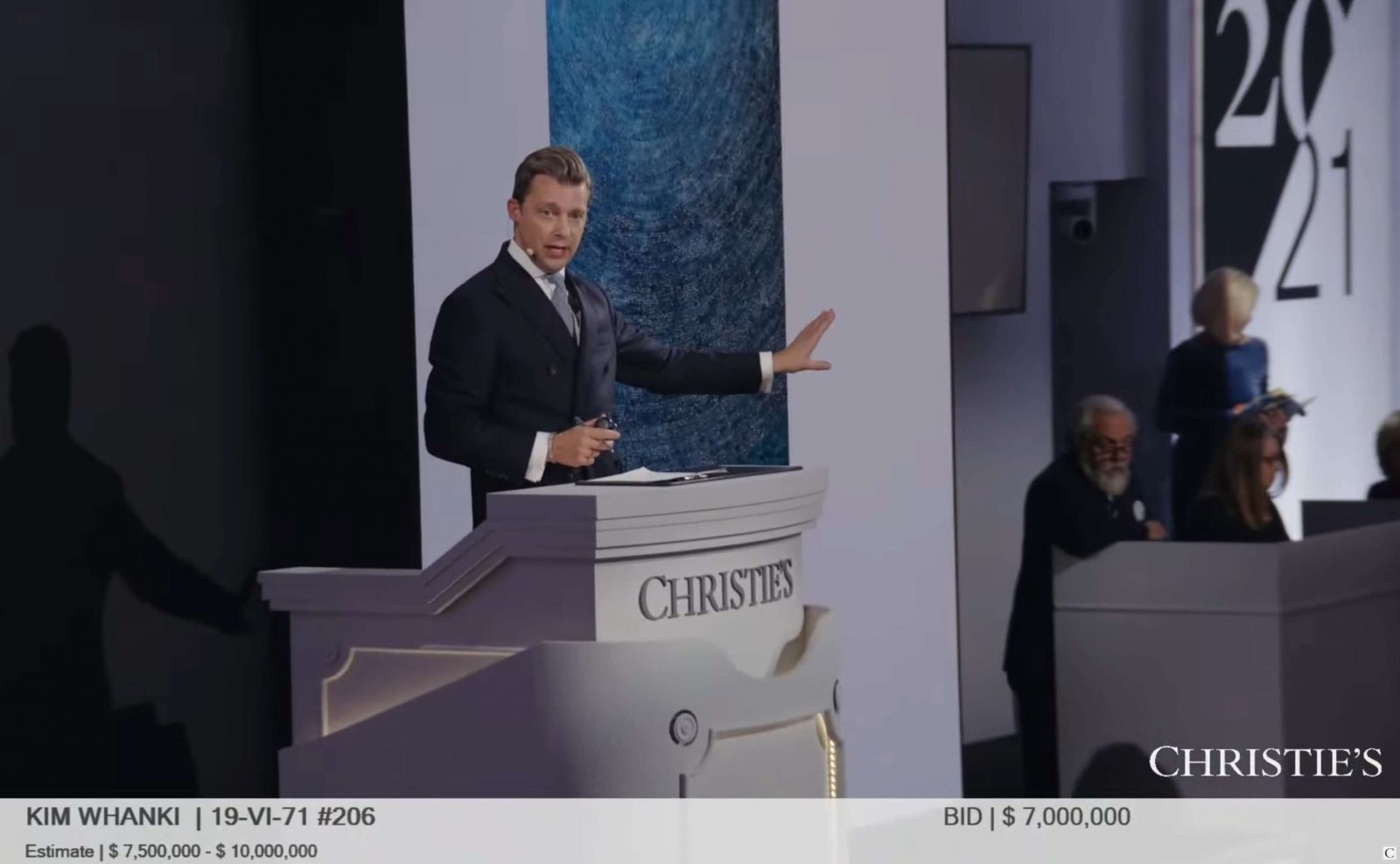 17일 오후(현지시간) 미국 크리스티 뉴욕 경매에서 진행한 ‘20세기 이브닝 세일’에서 김환기의 ‘19-Ⅵ-71 ＃206’(1971)이 840만달러(약 123억 1776만원)에 낙찰됐다(갈무리 크리스티 뉴욕 경매)