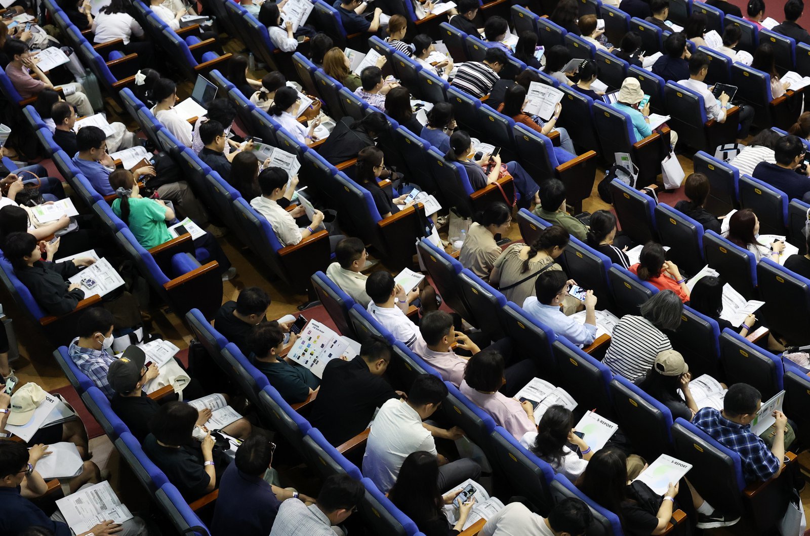 이투스북 입시전략 설명회에서 참석 교사와 강사들이 실전 입시 및 진학 상담 전략에 대한 강의를 경청하고 있다. /뉴스1