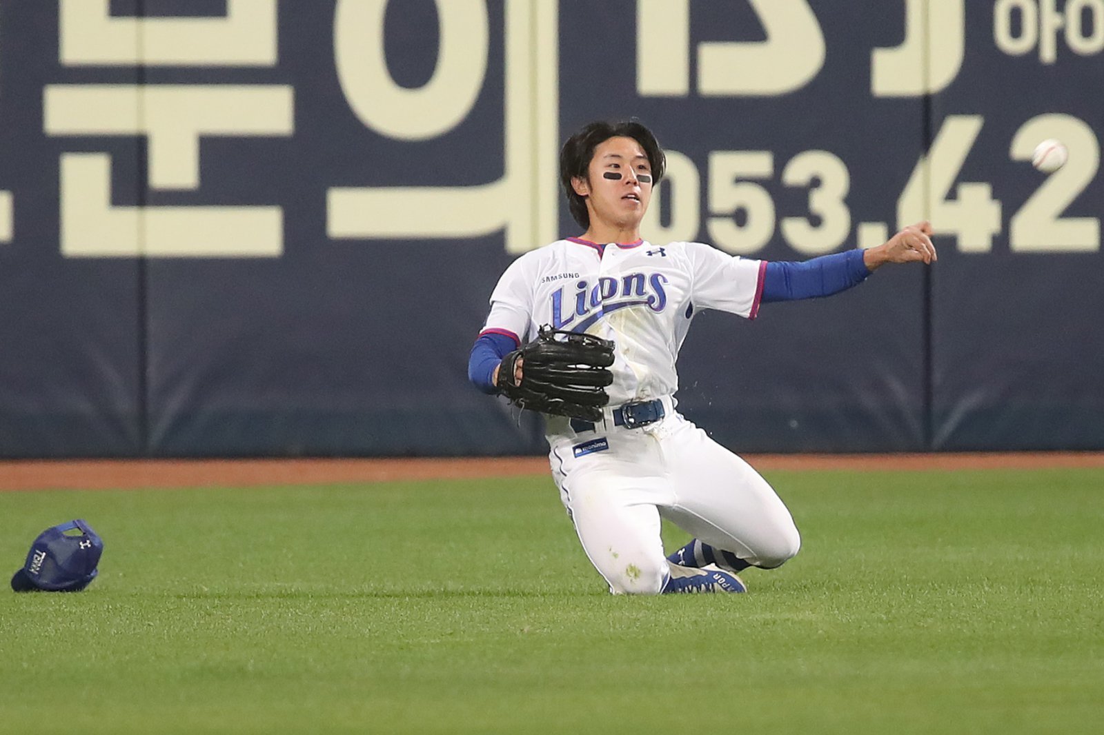 26일 오후 대구 삼성라이온즈파크에서 열린 프로야구 ‘신한은행 SOL 2023 KBO리그’ 두산 베어스와 삼성 라이온즈의 경기, 9회초 두산 양의지의 깊숙한 타구를 삼성 중견수 김성윤이 잡아내고 있다. 2023.4.26/뉴스1