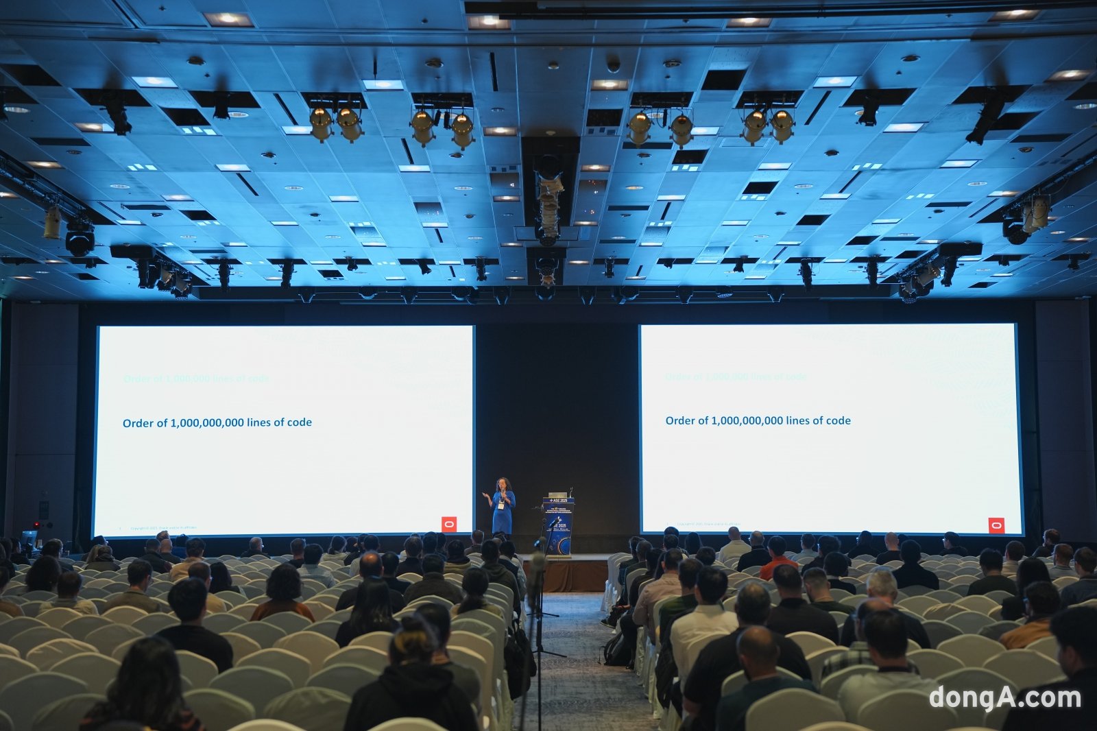 기조강연 연사로 무대에 오른 오라클(Oracle) 소프트웨어보증부문 부사장 크리스티나 시푸엔테스(Cristina Cifuentes) 박사. 조직위원회 제공.