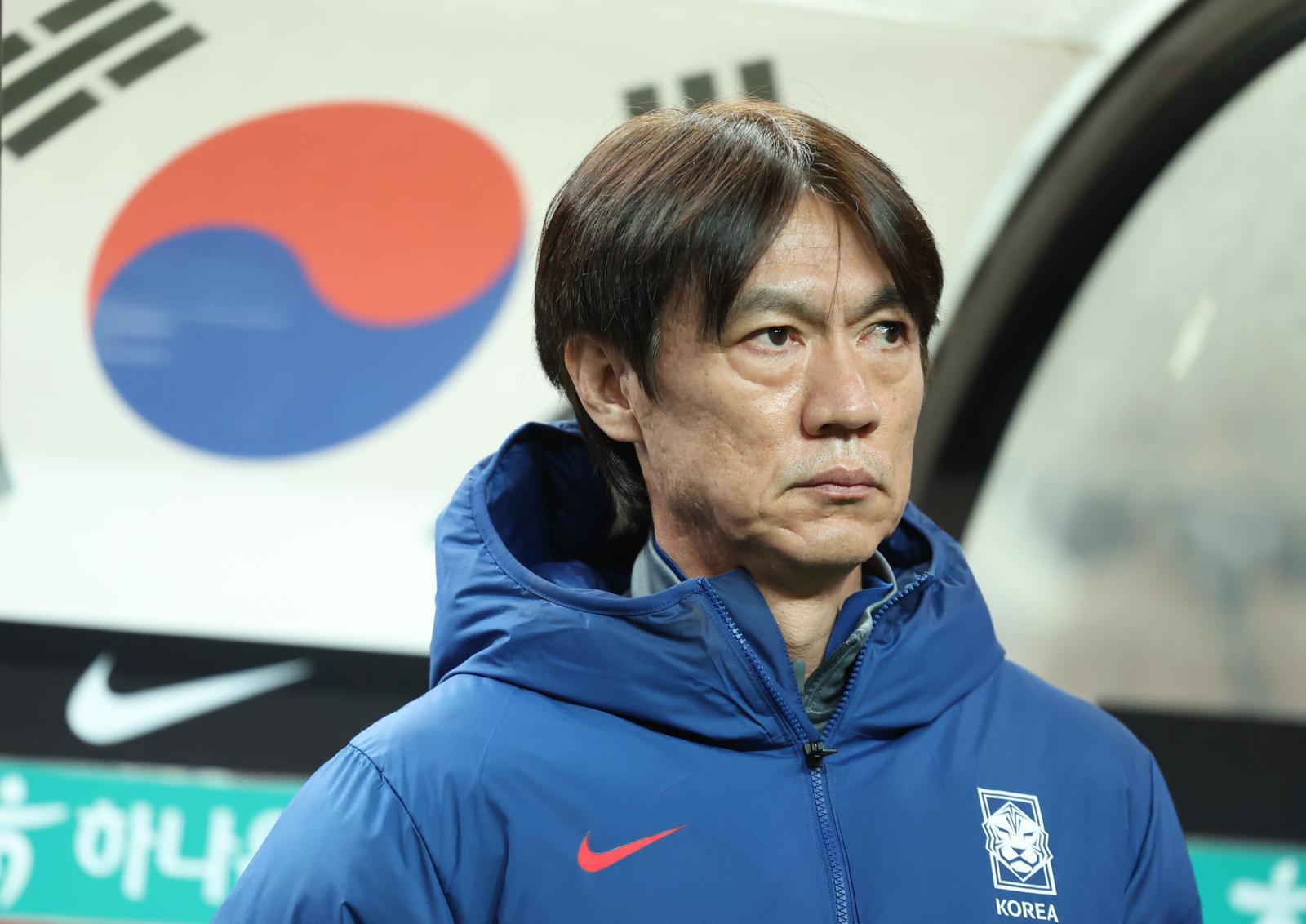 18일 오후 서울 마포구 서울월드컵경기장에서 열린 축구 국가대표팀 평가전 대한민국과 가나의 경기, 대한민국 홍명보 감독이 경기장에 입장해 있다. 2025.11.18. 서울=뉴시스