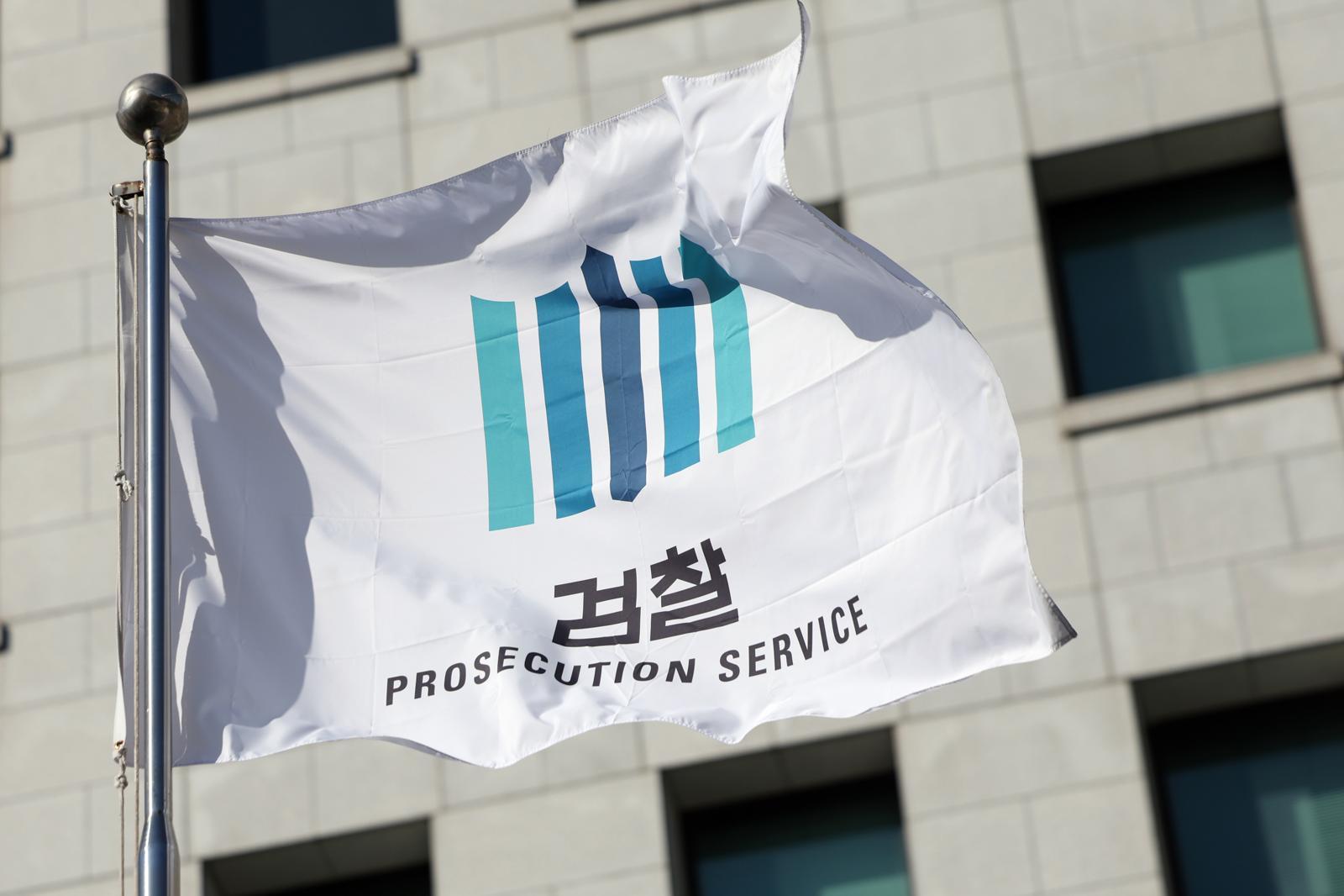 18일 서울 서초구 대검찰청에 적막감이 흐르고 있다.  ‘대장동 1심 사건 항소 포기 사태’의 후폭풍이 거세지면서 지난 17일 박재억 수원지검장과 송강 광주고검장이 사의를 표명했다.  법무부가 해당 검사장 전원을 평검사로 강등하는 방안을 검토하면서 검찰 고위 간부의 ‘줄사표’가 현실화할지 법조계는 촉각을 곤두세우고 있다.  2025.11.18 (서울=뉴스1)