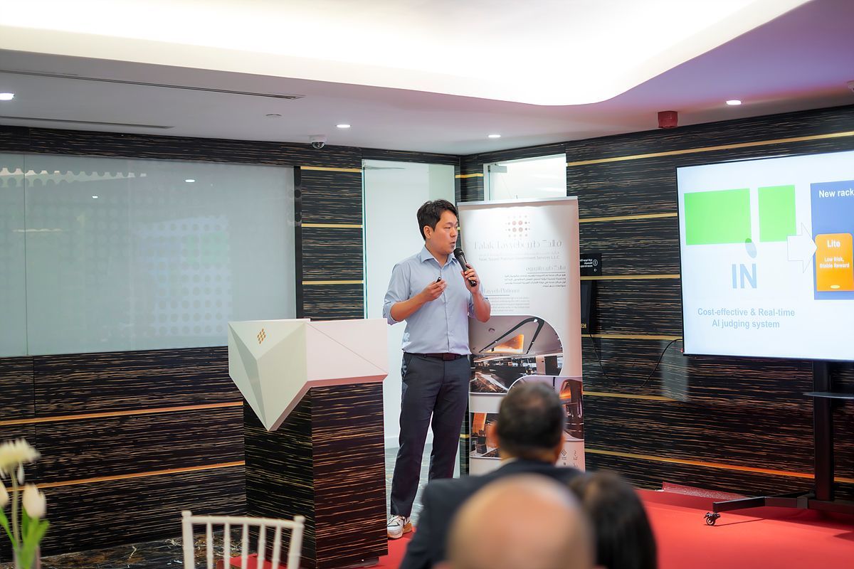 스타트업 글로벌 진출(두바이) 프로그램의 일환으로 자이텍스 2025에 참가해 IR 피칭을 하는 노경수 ShotAI 대표(발표자) / 출처=서울과학기술대학교