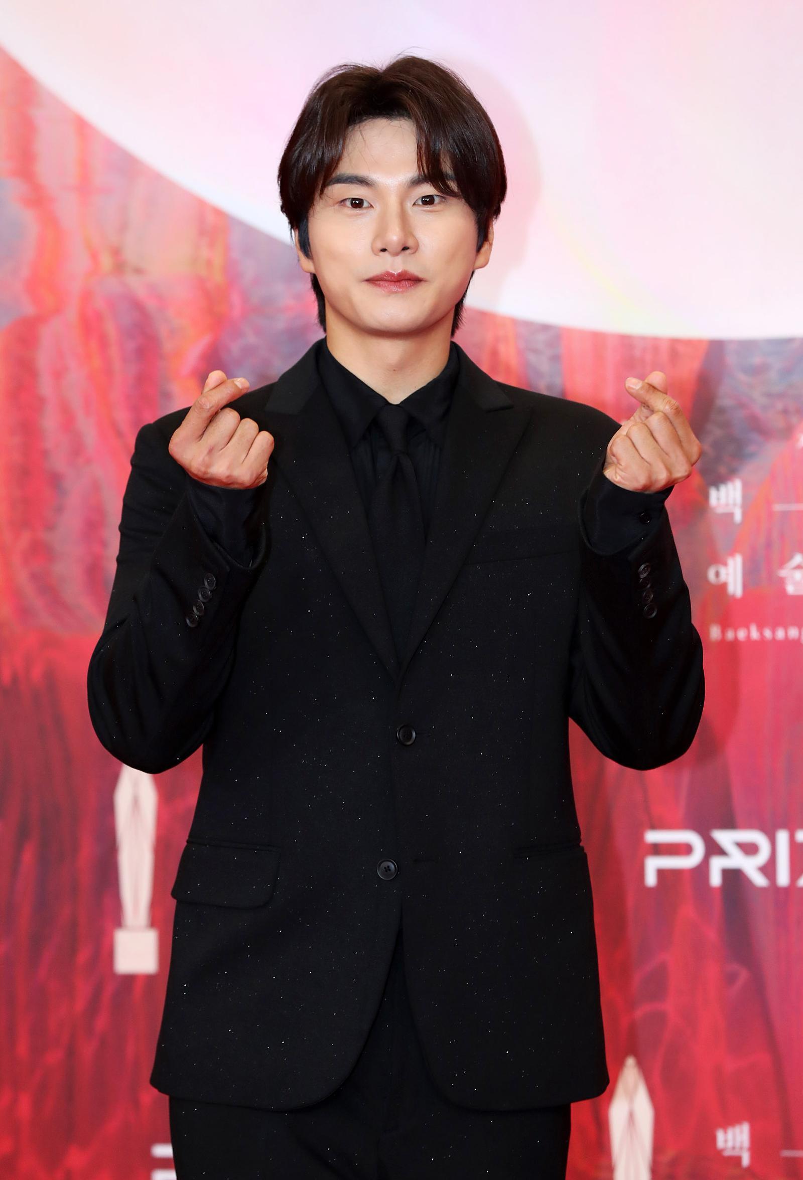 배우 이이경이 7일 오후 서울 강남구 코엑스에서 열린 제60회 백상예술대상 시상식에서 레드카펫을 밟고 있다. 2024.05.07 [서울=뉴시스]