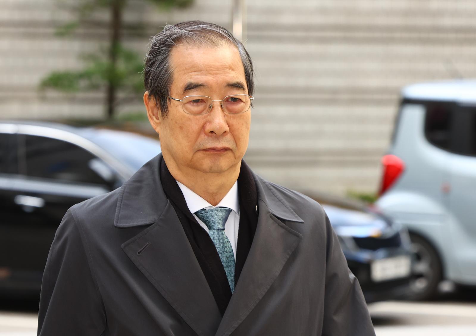 한덕수 전 국무총리가 17일 오전 서울 서초구 서울중앙지방법원에서 열린 내란방조·위증 등 혐의 9차 공판에 출석하고 있다. 2025.11.17. [서울=뉴시스]