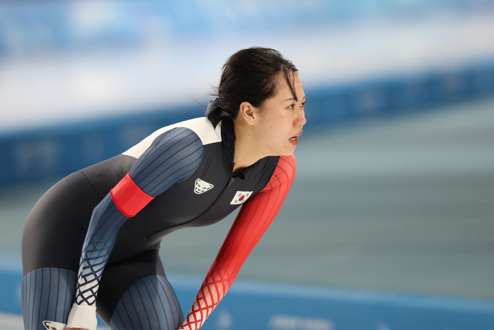기사와 직접적 관련 없는 참고사진. 지난 2월 10일(현지 시간) 중국 헤이룽장성 하얼빈 스피드 스케이트 오벌에서 열린 하얼빈 동계아시안게임 스피드 스케이팅 여자 3,000m에서 박지우가 레이스를 마치고 기록을 확인하고 있다. 뉴스1
