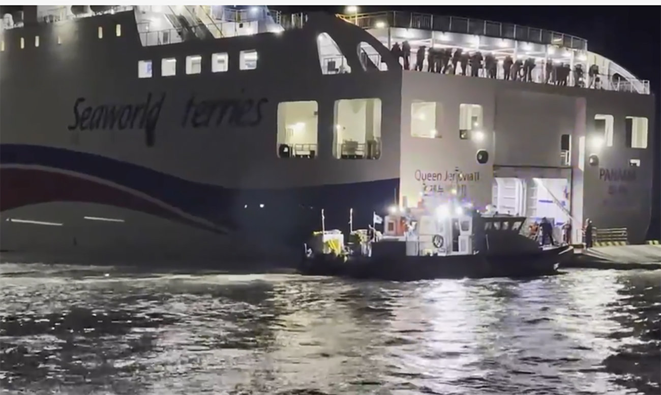 19일 오후 전남 신안군 장산면 족도에서 승객 260여명을 태운 여객선이 좌초했다. (사진=목포해양경찰서 제공)