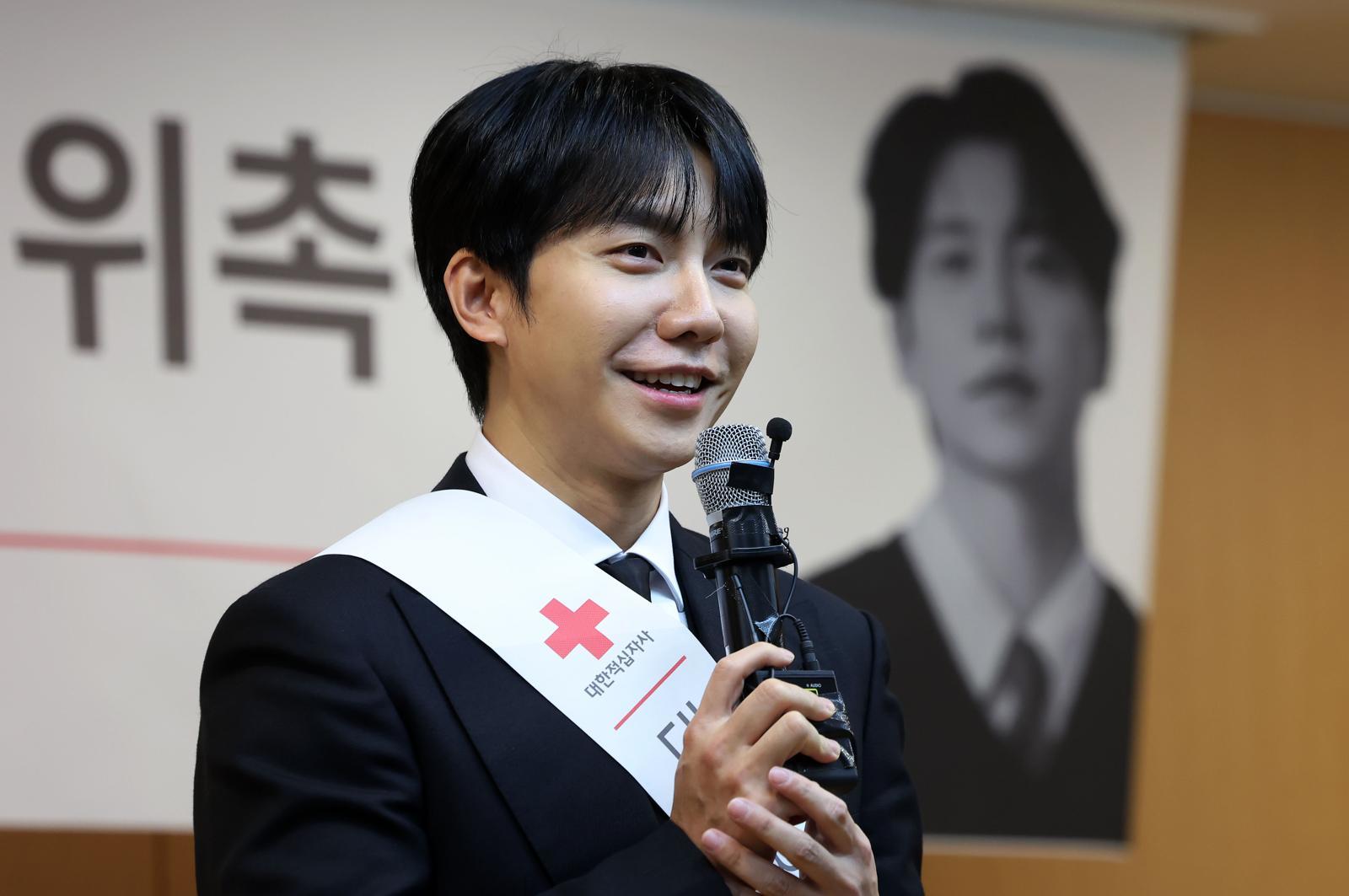 가수 겸 배우 이승기가 7일 서울 중구 대한적십자사 서울사무소에서 열린 홍보대사 위촉식에서 위촉 소감을 밝히고 있다. 2025.01.07. [서울=뉴시스]