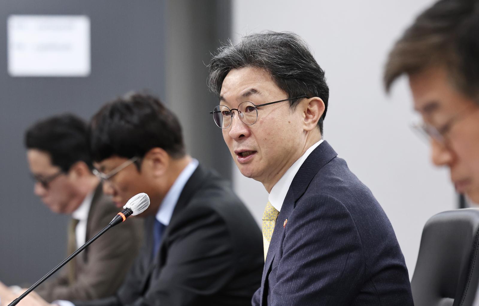 (서울=뉴스1) 구윤성 기자 = 이억원 금융위원장이 20일 오전 서울 중구 여신금융협회에서 열린 여신전문금융업권 CEO 간담회에서 모두발언을 하고 있다. 2025.11.20/뉴스1