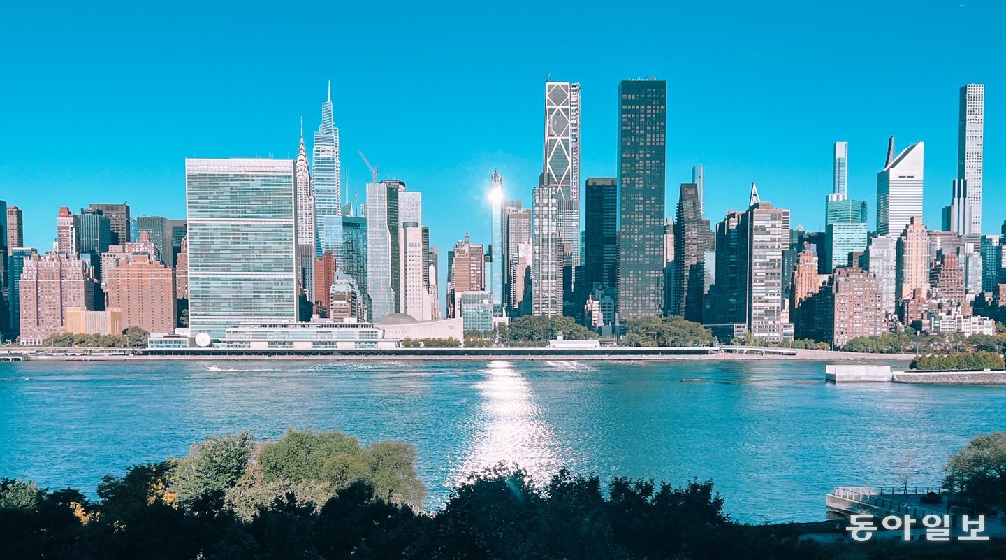 뉴욕 이스트강 너머에서 바라본 맨해튼의 스카이 라인. 뉴욕=임우선 특파원 imsun@donga.com