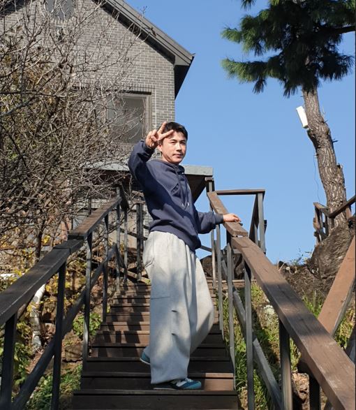 한국에서 자유로운 삶의 행복을 만끽하고 있는 강 씨.