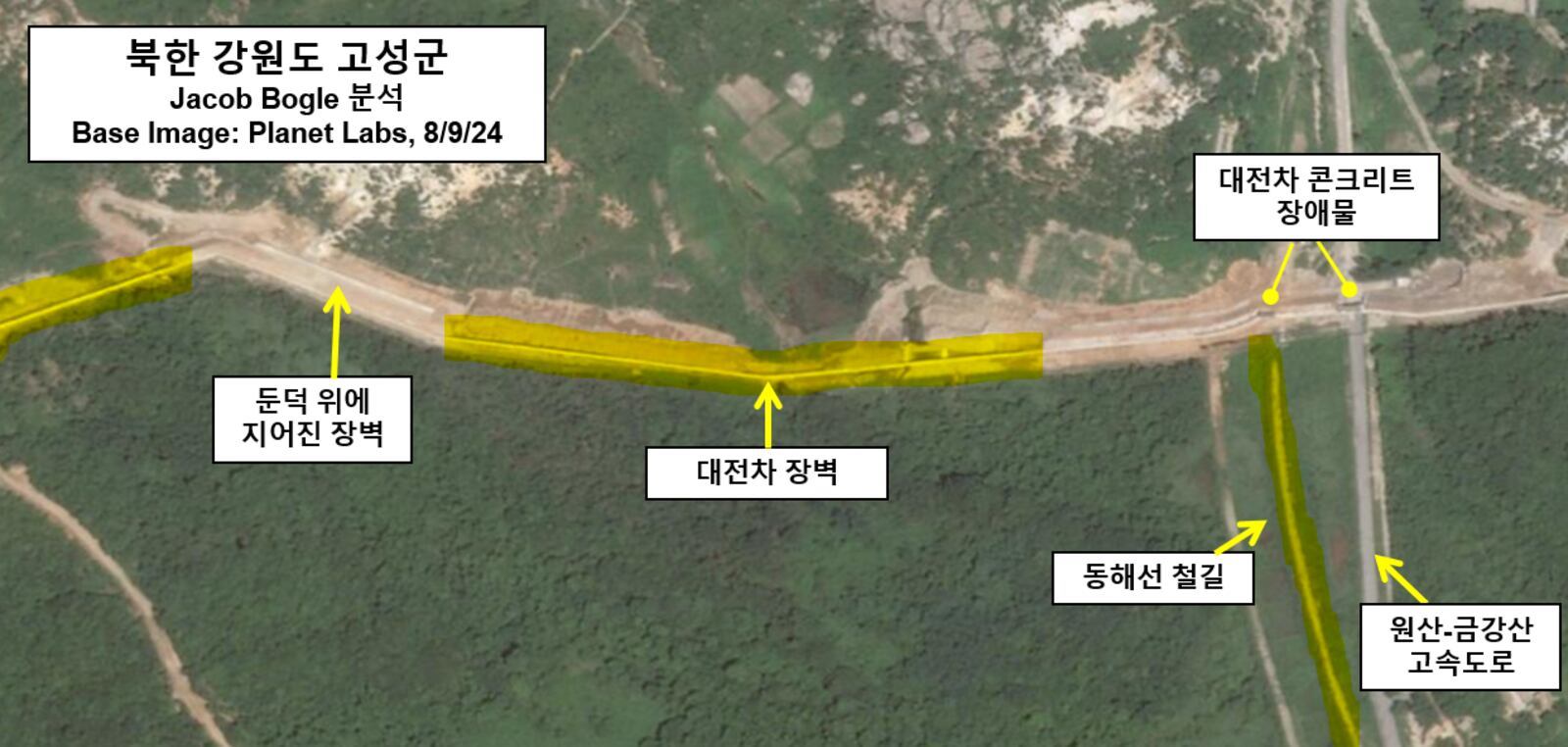북한이 지난해 강원도 고성에 새로 설치한 장벽의 위성사진. 오론쪽 철길과 고속도로 지역이 강 씨가 온 루트다. 출처 Jacob Bogle 웹사이트.