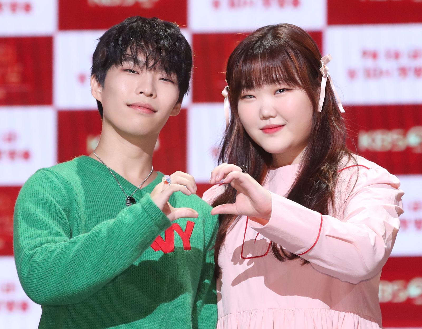 남매 듀오 악뮤(AKMU)의 이찬혁과 이수현(오른쪽) ⓒ News1