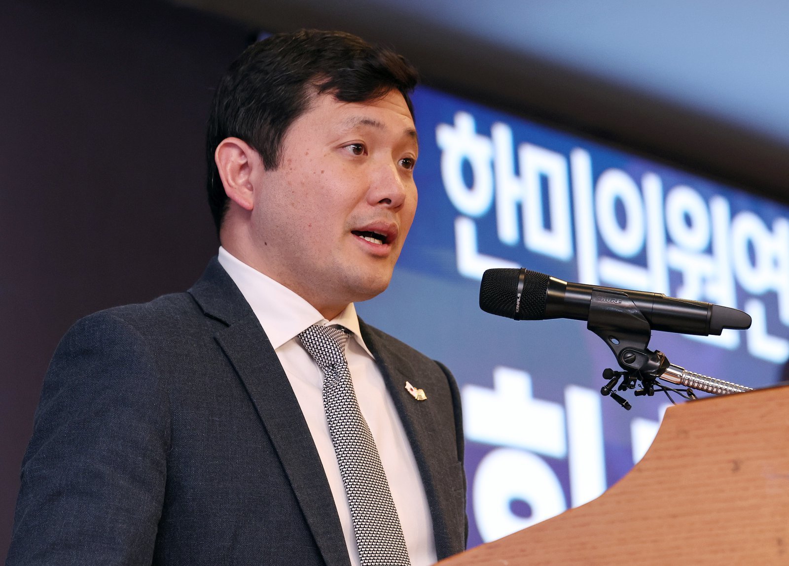케빈 김 주한미국대사대리가 20일 오후 서울 중구 롯데호텔에서 열린 한미의원연맹 창립기념 제1회 한미외교포럼에서 기조연설을 하고 있다. 2025.11.20/뉴스1
