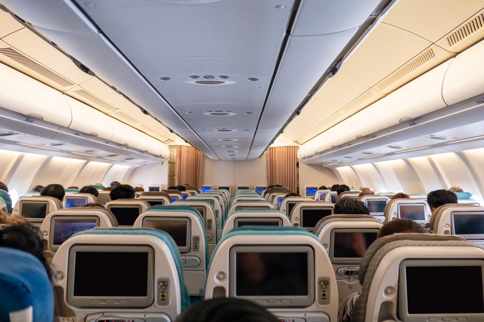 비행기서 의식 잃은 할머니…간호사·소방관 승객이 살렸다