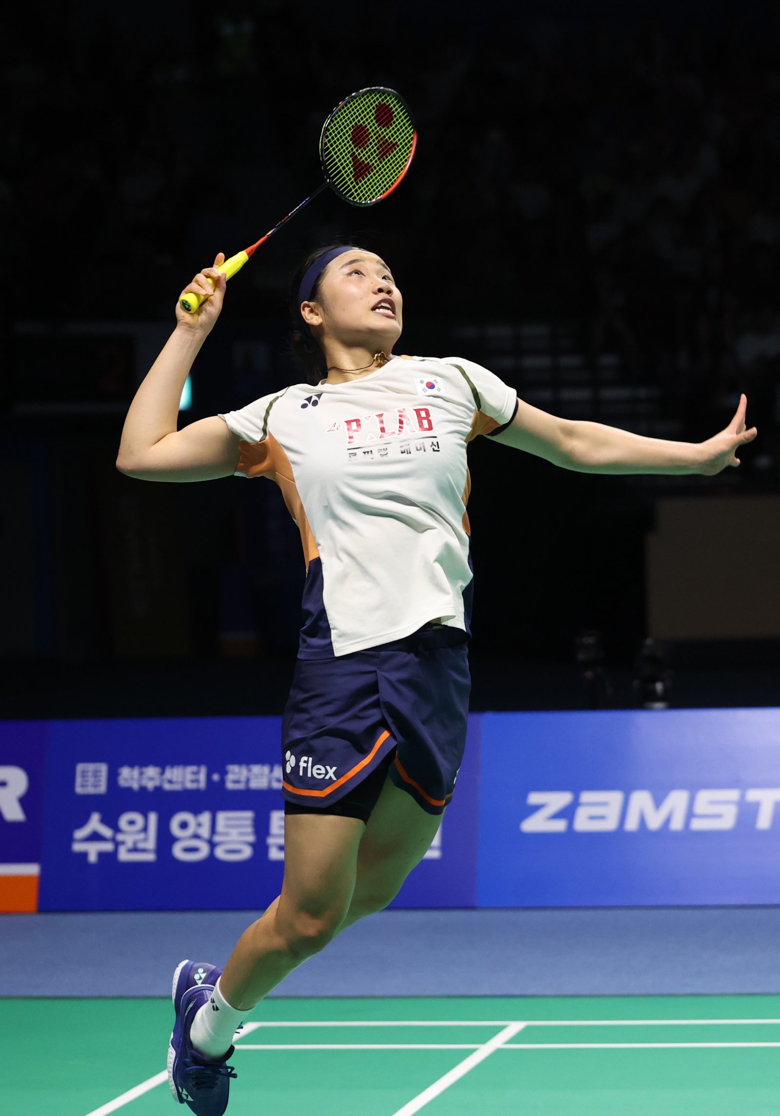 안세영이 28일 경기 수원시 장안구 수원종합운동장에서 열린 ‘2025 세계배드민턴연맹(BWF) 월드 투어 코리아오픈(슈퍼 500)’ 여자단식 일본 야마구치 아카네를 상대로 경기를 치르고 있다. 2025.9.28 뉴스1