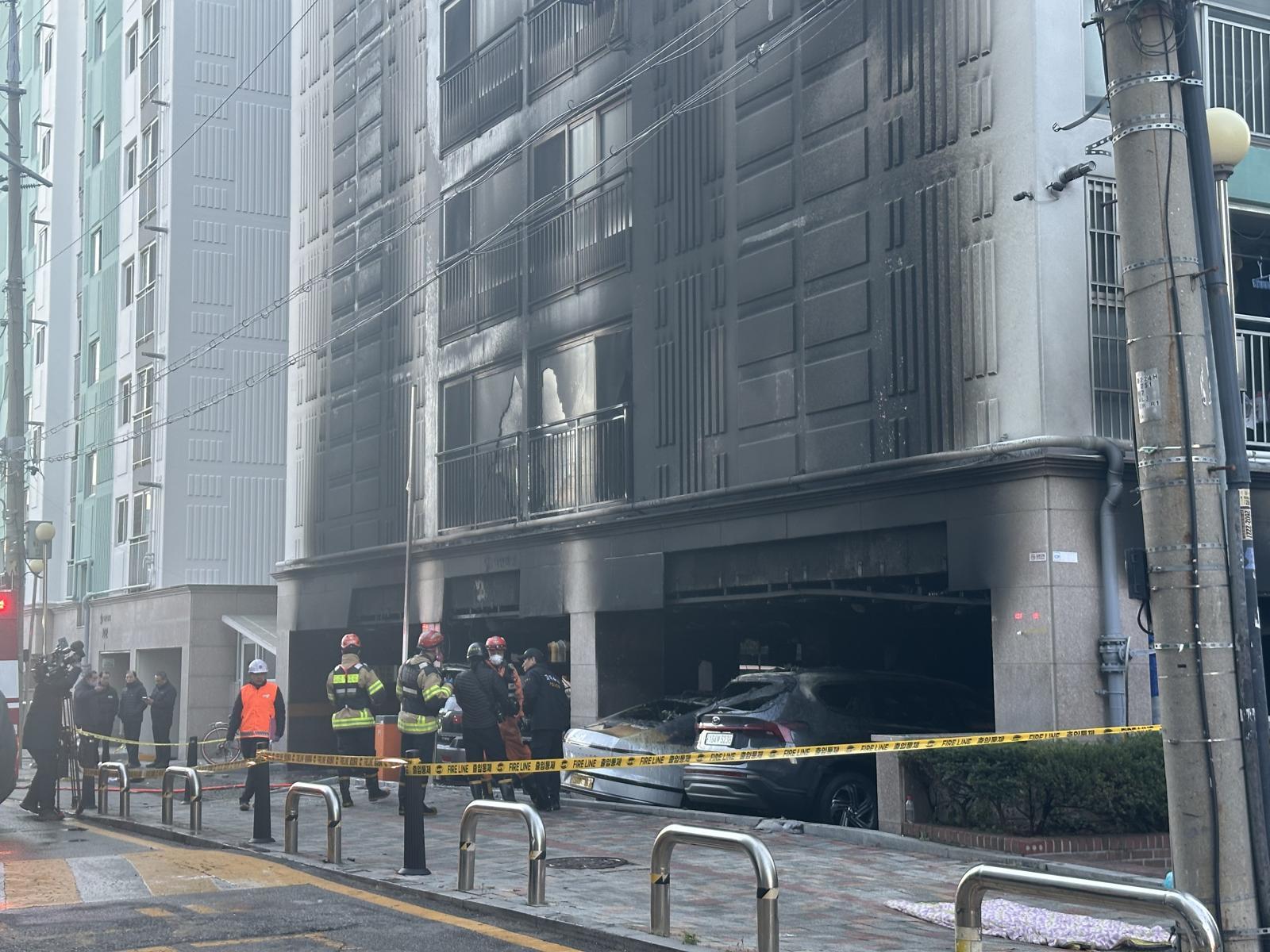 지난 21일 서울 양천구의 9층짜리 아파트 1층에서 화재가 발생했다. 뉴스1