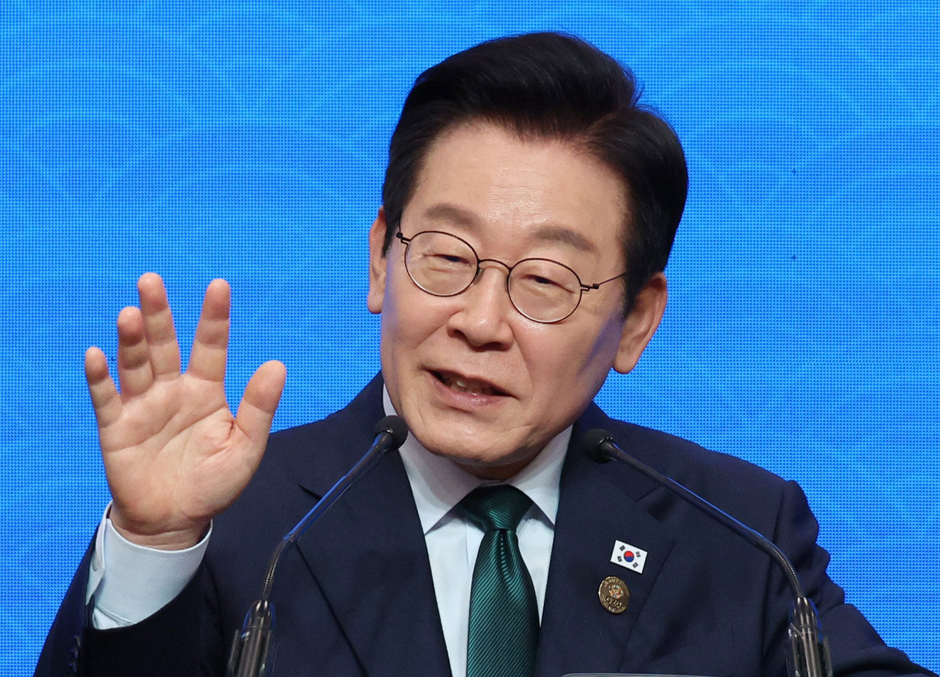 이재명 대통령이 23일(현지 시간) 남아프리카공화국 요하네스버그 한 호텔에서 열린 동포 오찬 간담회에서 인사말을 하고 있다. 2025.11.23 요하네스버그=뉴시스