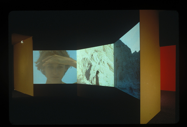 2000년 제작된 ‘블로 데브리(Blow Debris)’를 내년 1월부터 로스앤젤레스 현대미술관(MOCA)에서 선보인다. 이 작품은 9채널 비디오(컬러, 사운드), 9개의 프로젝션, 세 개의 방으로 구성된 비디오 설치 작품이다. 사진은 더그 에이트킨 워크숍이 촬영했으며 작가, 303 갤러리(뉴욕), 에바 프레젠후버 갤러리(취리히), 빅토리아 미로(런던), 리건 프로젝트(로스앤젤레스)의 협조로 제공됐다. 더그 에이트킨 워크숍 제공