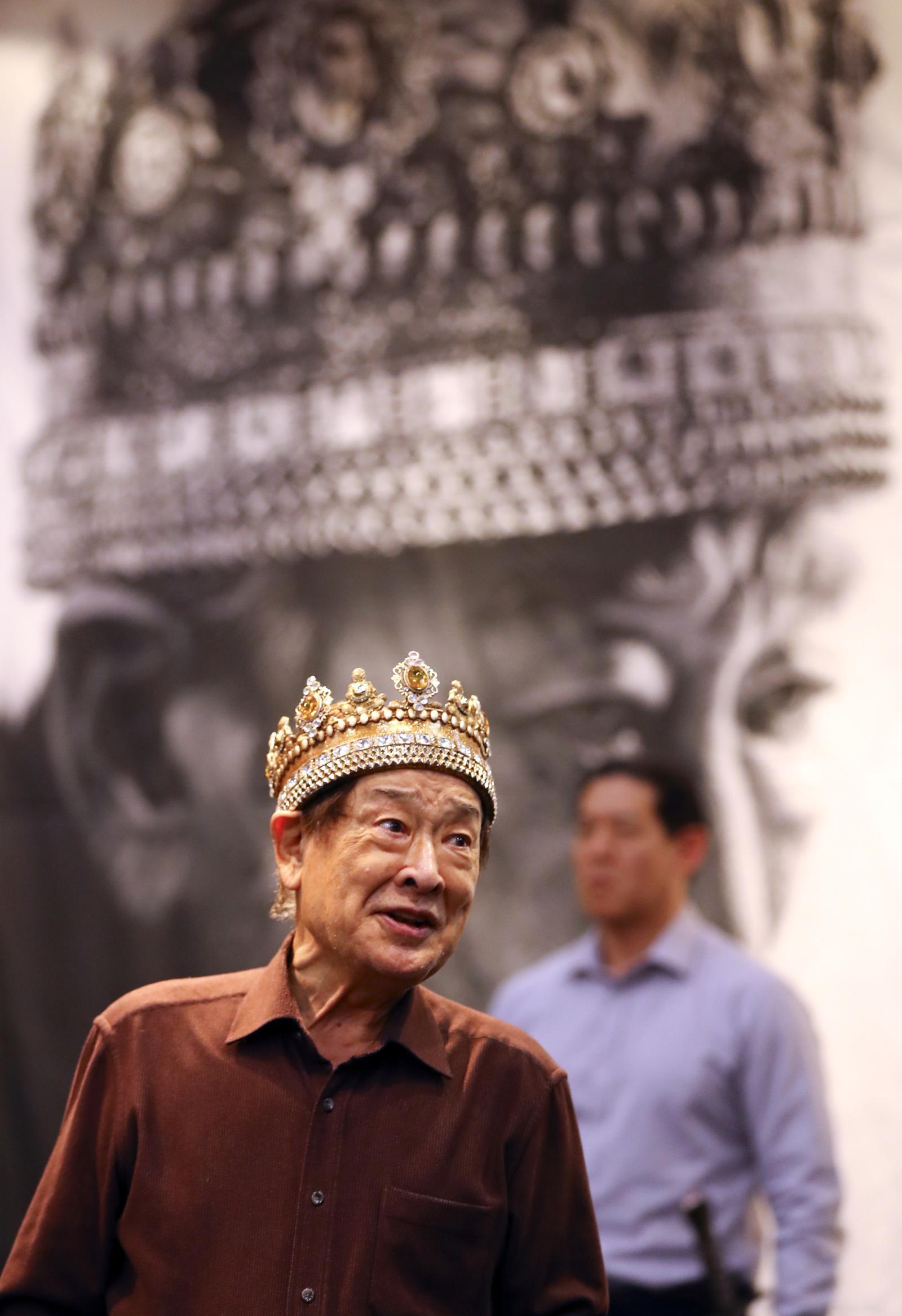 리어왕 역의 배우 이순재가 10일 서울 SNU 장학빌딩 베리타스홀에서 열린 연극 리어왕 연습실 공개 행사에서 장면시연을 하고 있다. 2023.05.10 [서울=뉴시스]