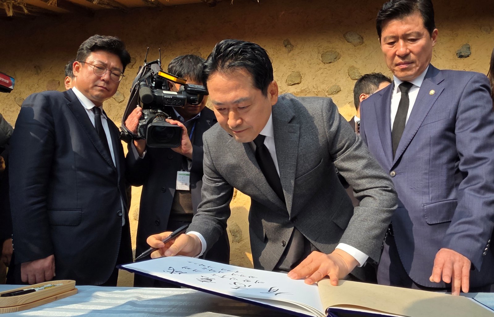 박정희 생가 찾은 장동혁 “李정권과 제대로 싸우는 게 혁신”