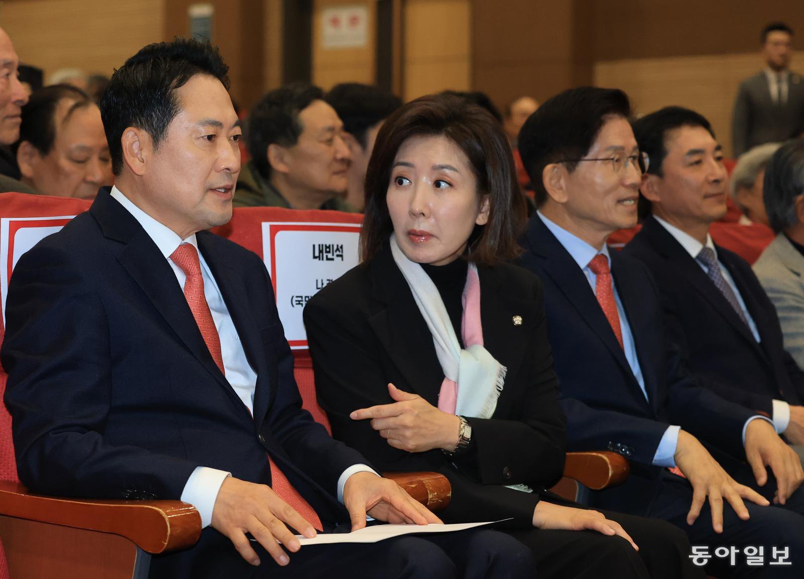 26일 여의도 국회 의원회관에서 ‘독립외교 40년 : 이승만의 외로운 투쟁’ 시사회가 열렸다. 장동혁 국민의힘 대표, 나경원 의원, 김문수 전 경기도지사 등이 참가했다.    장승윤 기자 tomato99@donga.com