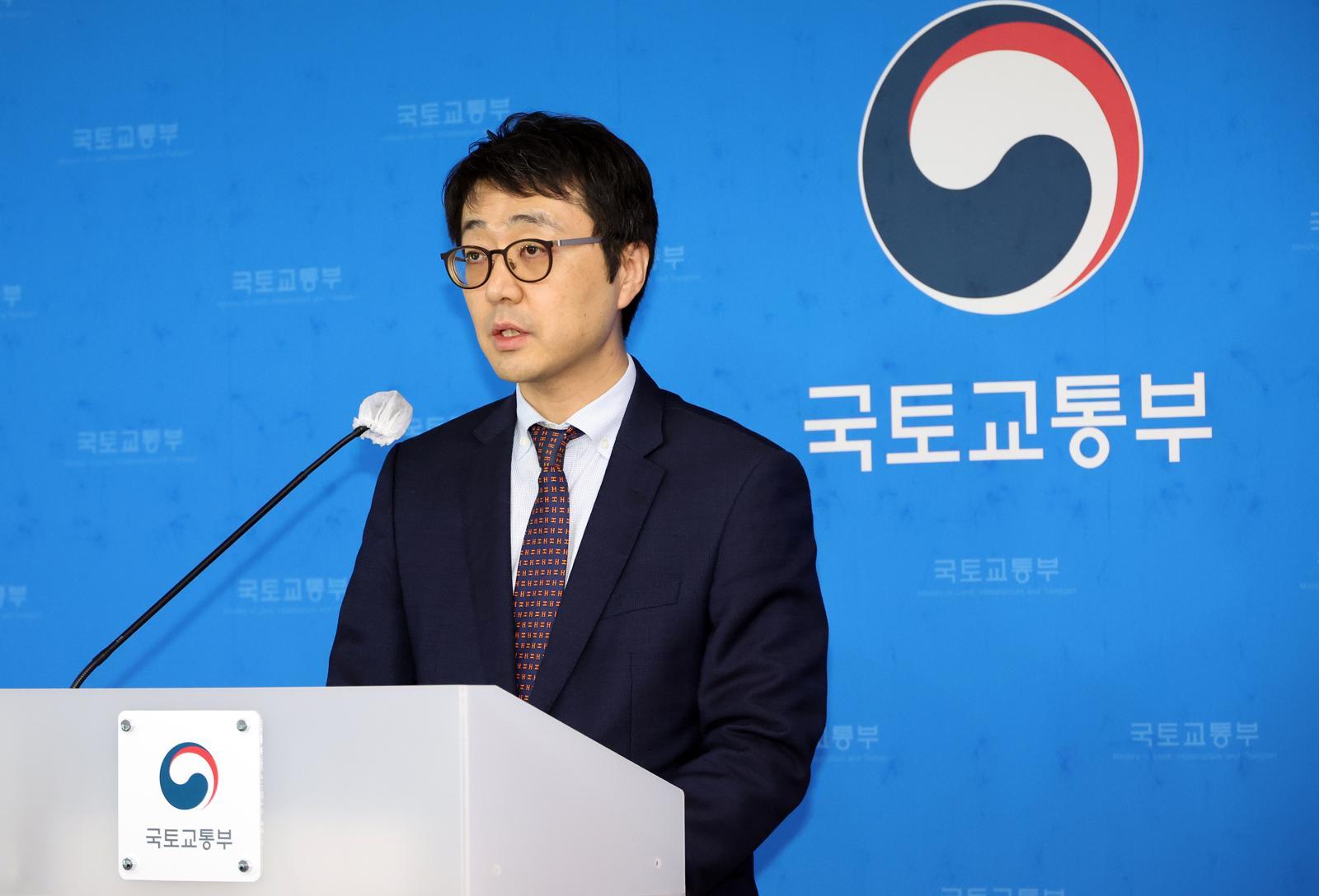 김배성 국토교통부 공공주택추진단장이 26일 세종시 정부세종청사에서 2026년 수도권 공공택지 공공분양 공급계획을 설명하고 있다. 2025.11.26 [세종=뉴시스]