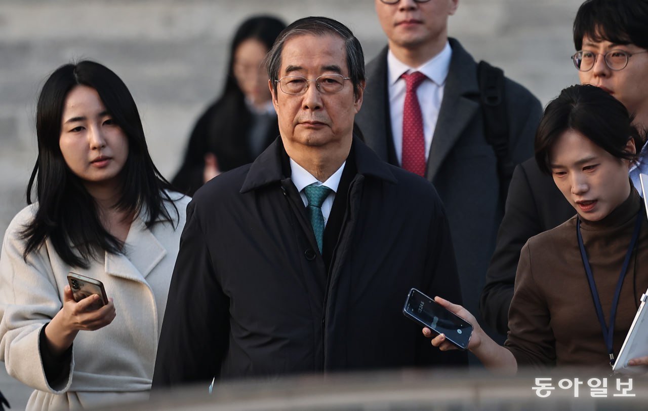 한덕수 전 국무총리가 26일 오전 서울 서초구 서울중앙지방법원에서 열린 내란 우두머리 방조, 내란 중요임무 종사 등 혐의 사건 1심 결심 공판을 마치고 법정을 나서고 있다. 양회성 기자 yohan@donga.com